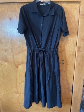 LACAUSA Black Short-Sleeve Button-Front Tie-Waist Midi Dress